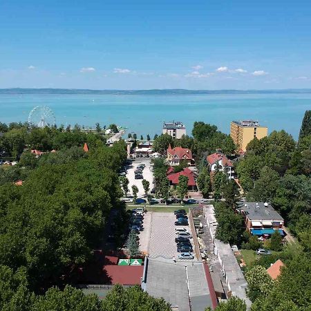 Balaton Apartmanház Apartamento Siófok Exterior foto