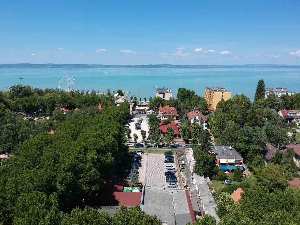 Balaton Apartmanház Apartamento Siófok Exterior foto